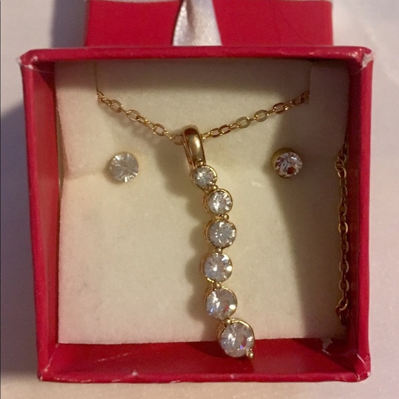 Never worn-Gold Necklace and Studs - Picture 1 of 2